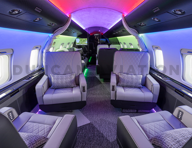 Interior lighting of Challenger 604