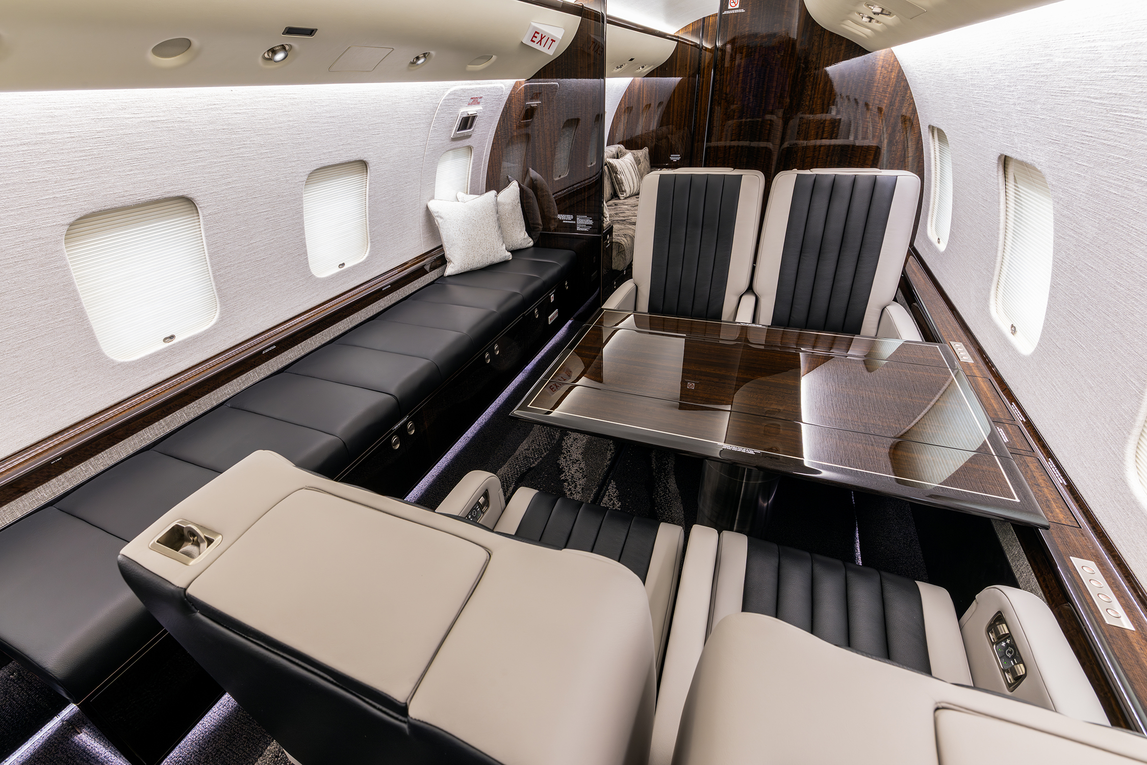 Duncan_Aviation_Refurbishes_Global_Express_-_Credenza.jpg